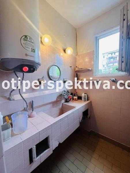 Продава се Тристаен апартамент в Пловдив, Христо Смирненски - 86 кв.м за 1541 €/кв.м - Снимка #13