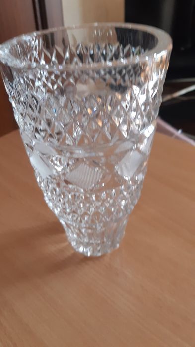 Продам  хрустальную  вазу