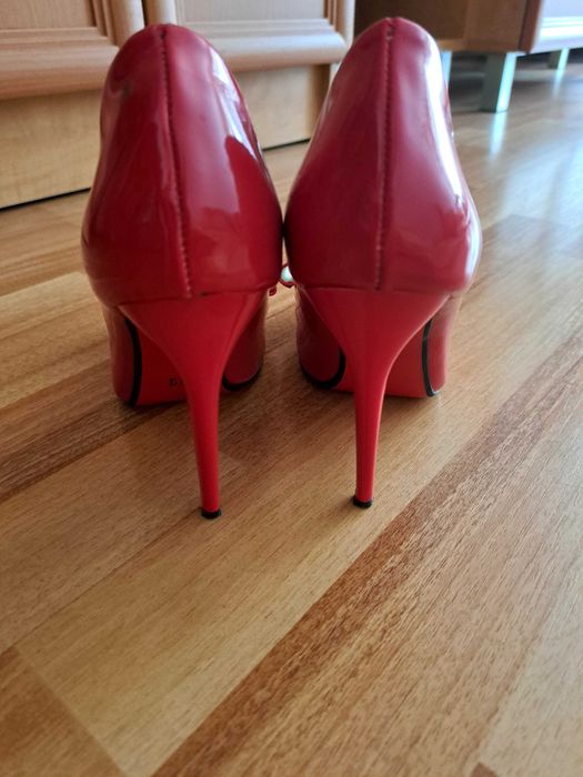 Червени дамски обувки със тънък ток номер39