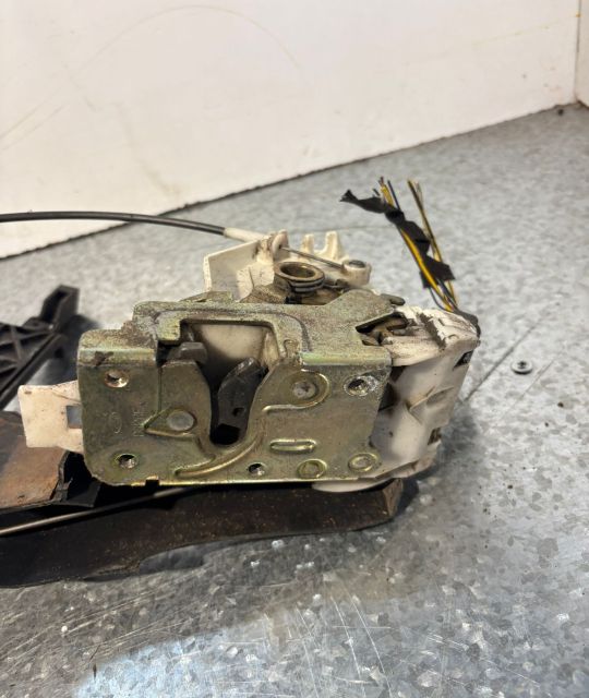 Broasca usa fata stanga Ford Mondeo MK3