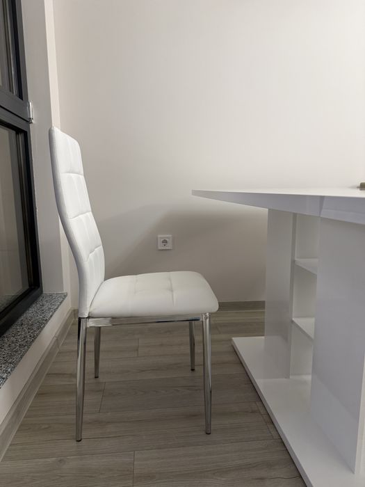 Чисто нови 4 стола