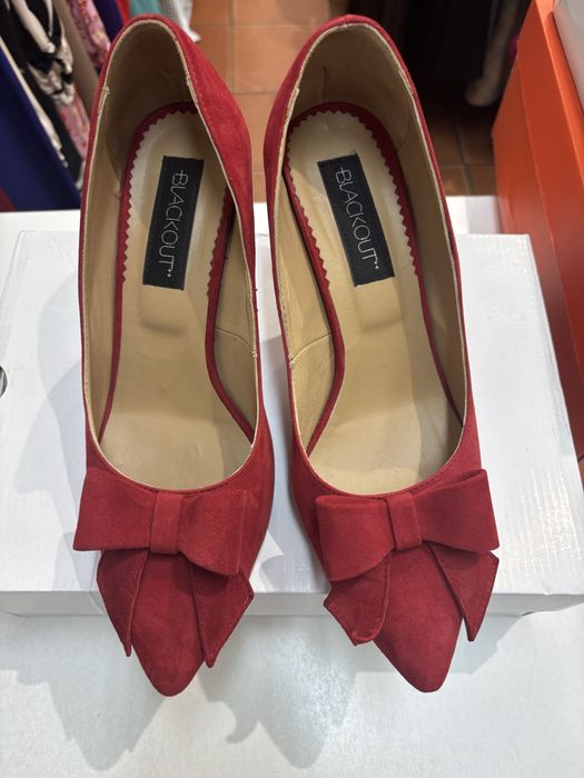 Pantofi rosii piele intoarsa