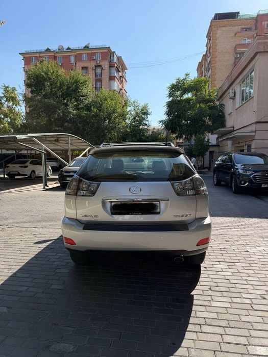 Срочно продается автомобиль Lexus RX 350