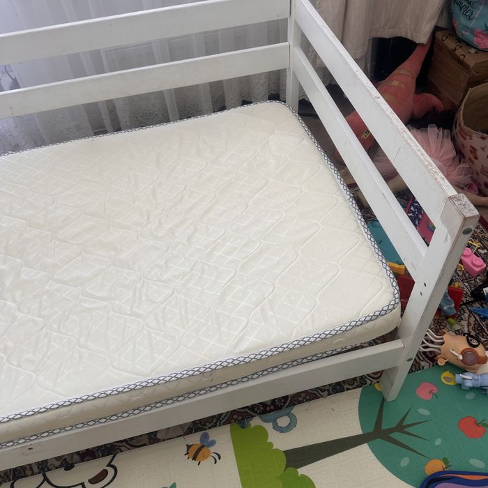 Кровать детская с матрасом