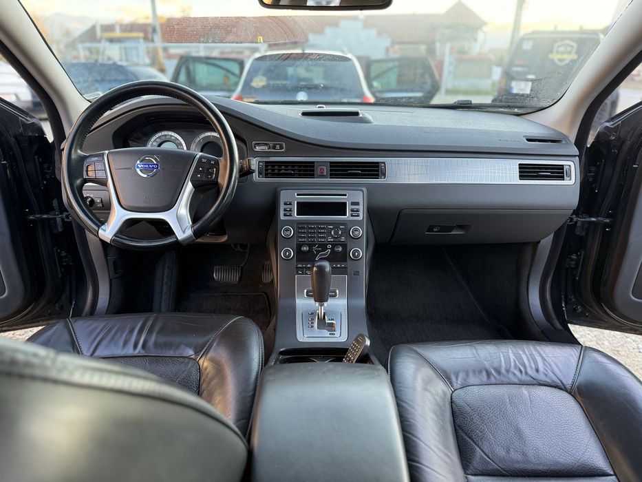 Volvo XC70 2.4 205 CP Automat 4X4 11/2010 SE POATE IN RATE