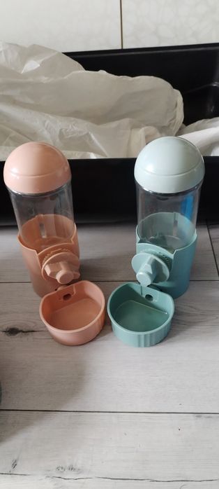 Dozatoare de hrana și apa pentru animale