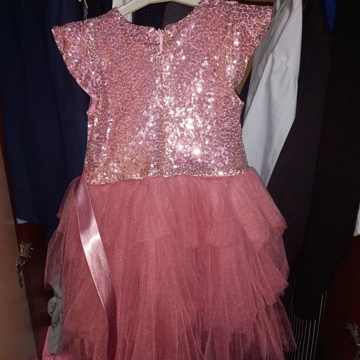 Продам платье на 5-7 лет