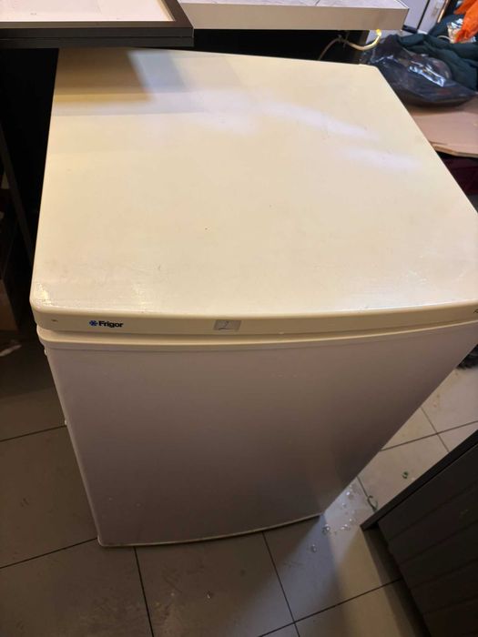 Хладилник малък/подплотов