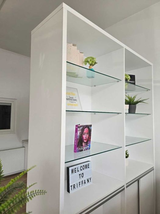 ‼️OFERTA‼️Dulap cu etajere si spatii de depozitare.
