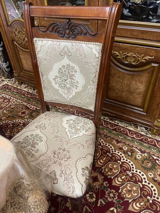 Набор мебельи, стол со стульями, сервант