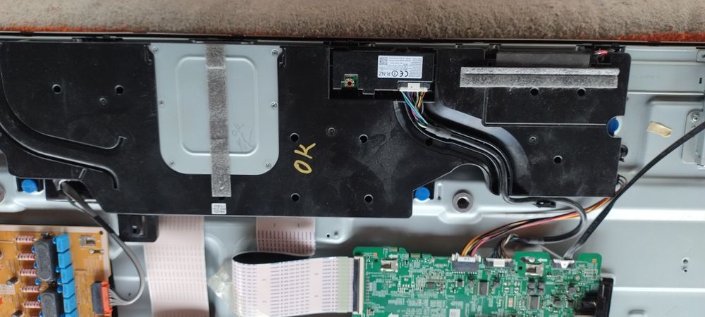 televizorul Samsung pentru piese, ecran defect