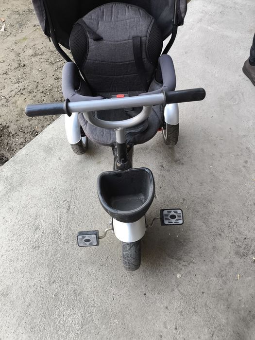 Детская коляска трёхколёсный