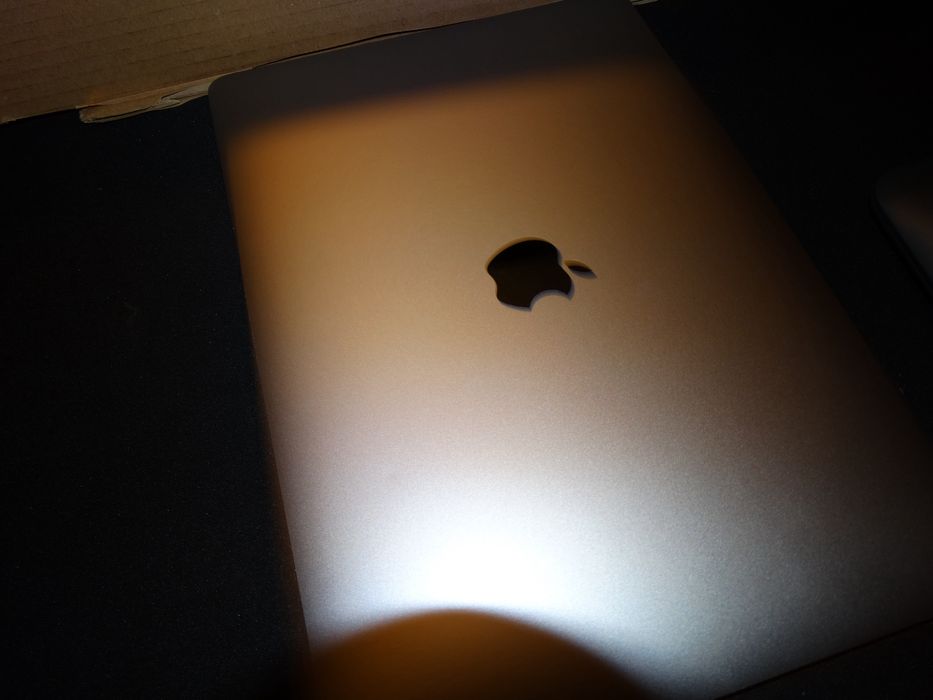 MacBook Air Retina 13” 2019 | Intel Core i5 | 8GB RAM | 1180 cicluri 128 GB