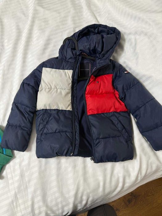 Geacă Tommy Hilfiger băieți – 4 ani 200 lei