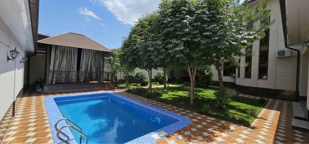 Сдается Дом, центр Луночарский 6,5 соток ( н192 )