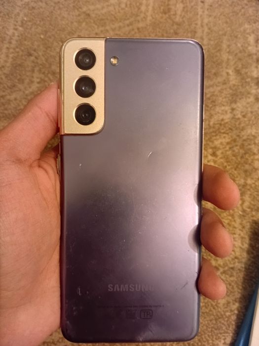 Samsung Galaxy S21.