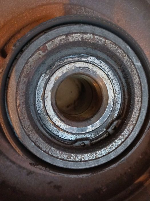 Комплект задни  барабани с лагери и накладки за Дачия и Рено