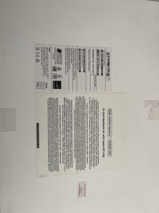 MacBook Air 13” M2 • 8GB / 256GB