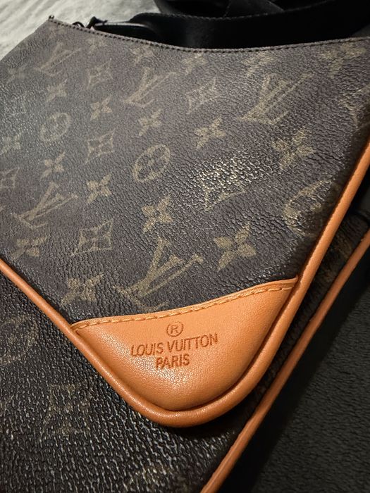 Louis Vuitton - Messenger Bag