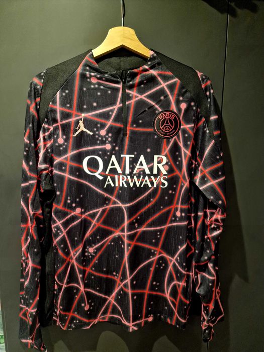 Тренировъчно горнище на Manchester united