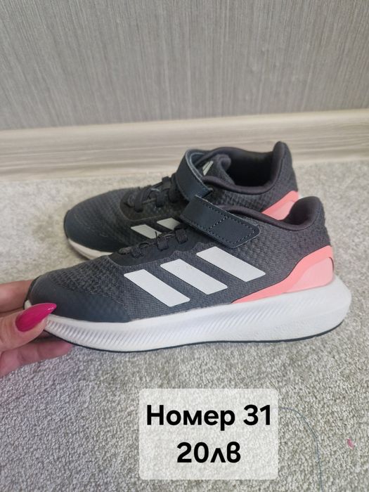 Маратонки Adidas за момиче, номер 30-31