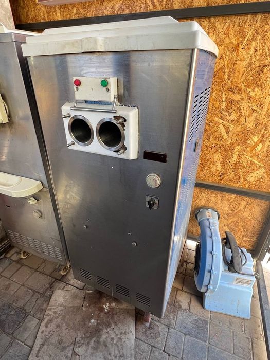 Muzqaymoq frizer sotiladi