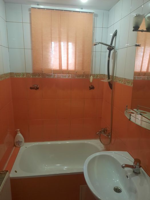 Închiriez apartament cu 3 camere Lugoj