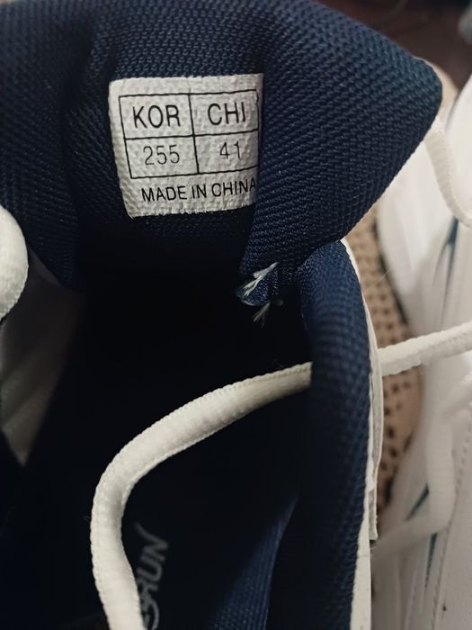 Кроссовки  новые