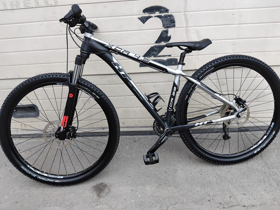 Vând bicicleta din aluminiu
