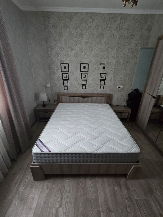 Срочно! Кровать + матрас + тумбочки недорого