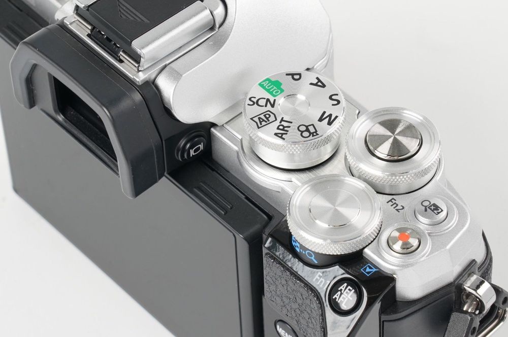 Aparat foto mirrorless Olympus OM-D E-M10 Mark III – 16.1MP