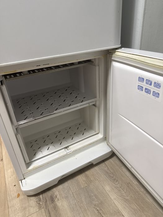 Продам рабочий холодильник