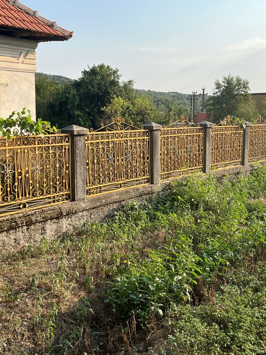 Casă cu teren de vanzare