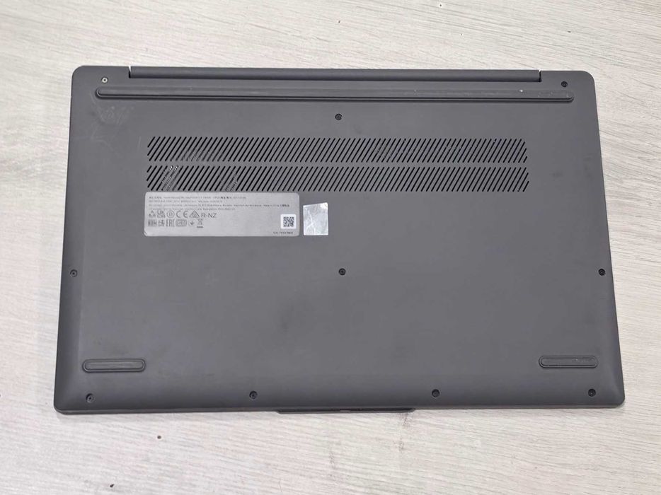 Lenovo IdeaPad Slim 3 15IAH8 / 8GB RAM / i5-1245H / 512GB SSD