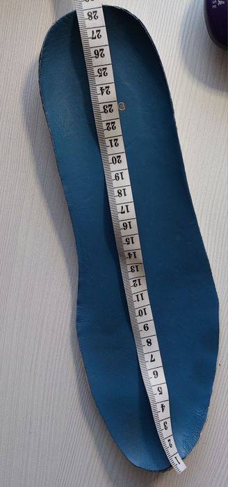 Продам кроссовки кожа LV