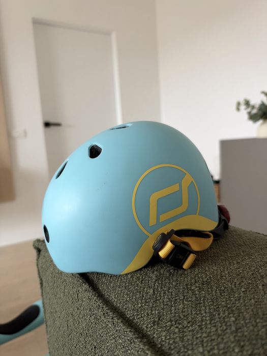 Trotineta cu cască Scoot and Ride