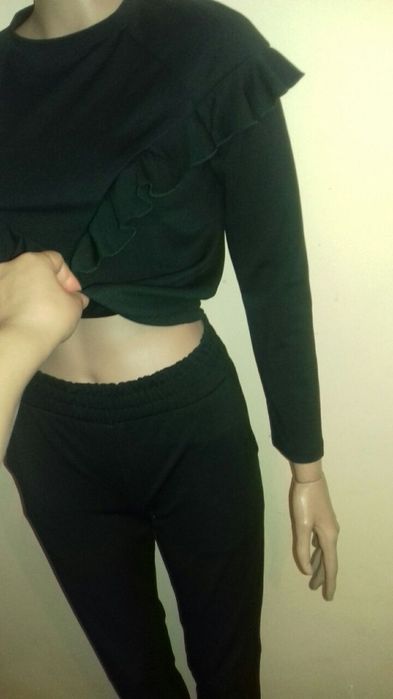 Костюм красивый размер S новый