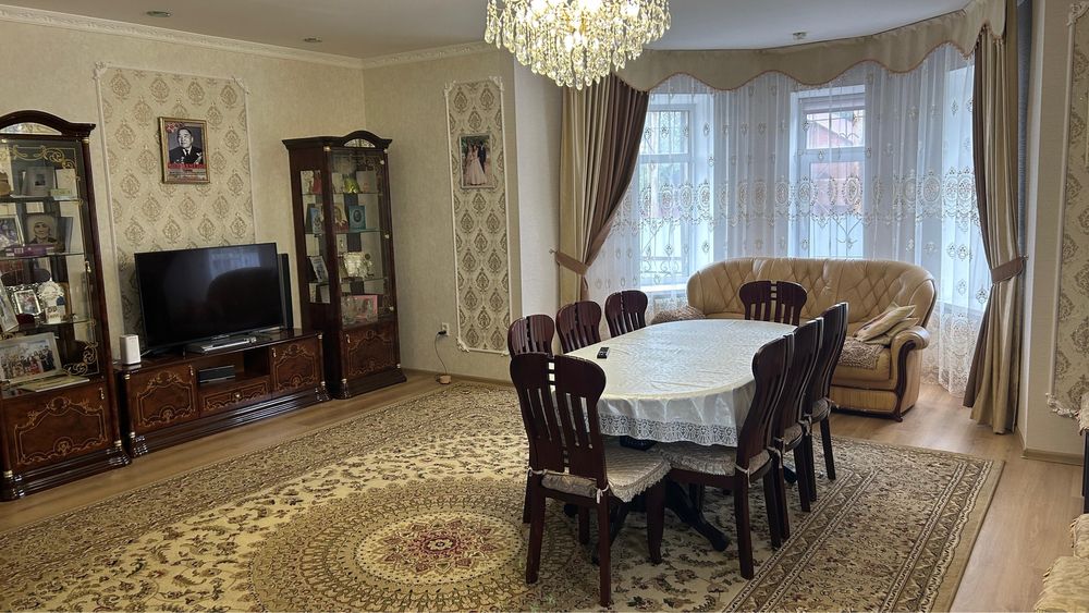 Продом кирпичный дом с мансардой