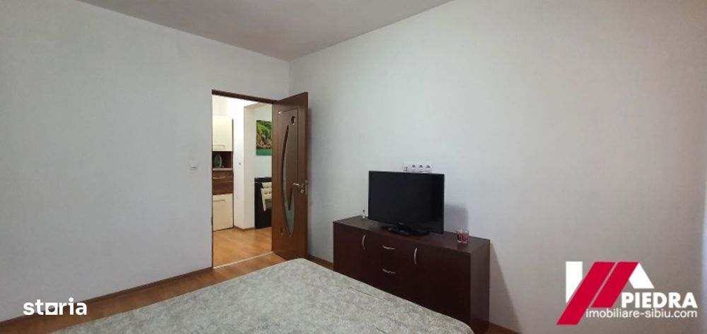 Vand apartament de 3 camere,decomandat,situat pe Mihai Viteazu,etaj 7