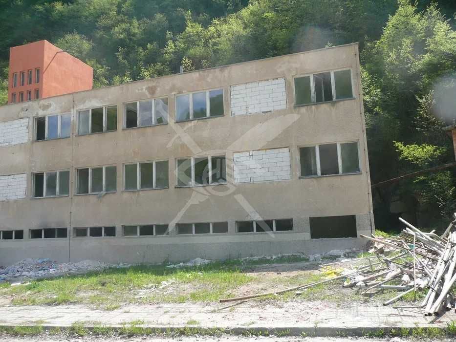 Продава се Промишлена сграда в Лъки - 2200 кв.м за 73 €/кв.м - Снимка #2