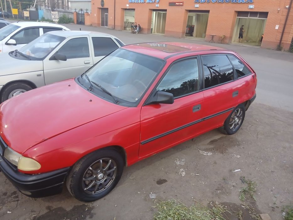 Продам Опель астра 1.8