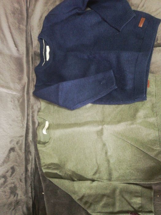 Точно за сезона-Две прекрасни пуловерчета за 5-6 год.