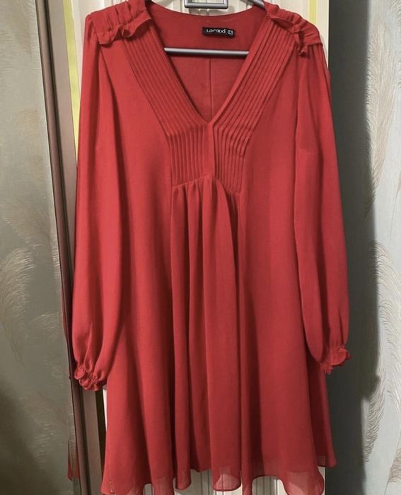 Распродажа платьев — почти новые