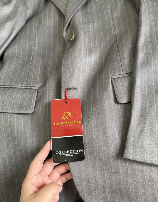 Продам костюмы новые