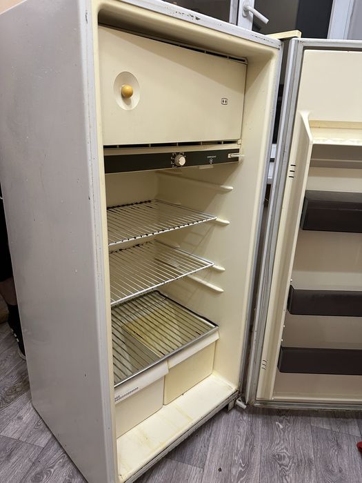 Холодильник рабочий