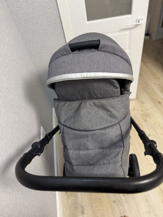 Продаю Коляску 2 в 1