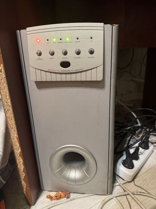 Компьютер колонка стол