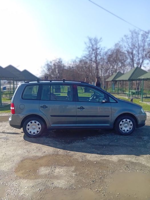 Vând Wolkswagen touran