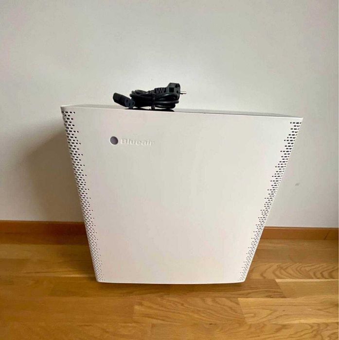 Продаю очиститель воздуха Blueair Sense+ Polar White (белый)