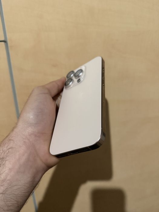 Vand iPhone 16 PRO impecabil 100% bateria